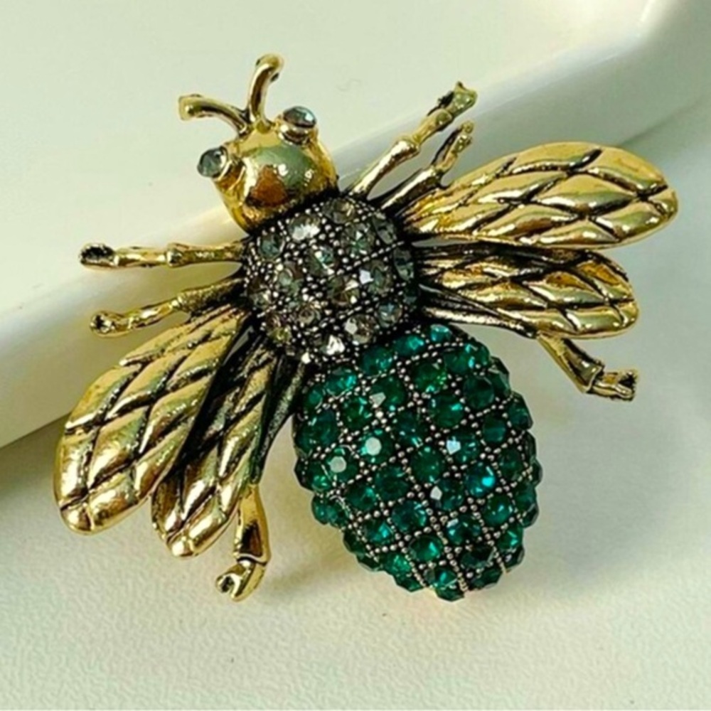 ✨Gold-Tone Bee Brooch with Emerald Green Crystals